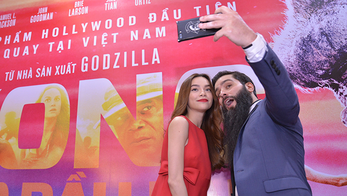 Hồ Ngọc Hà thân thiết cùng đạo diễn Kong, tiết lộ doanh thu khủng nhất từ trước đến nay