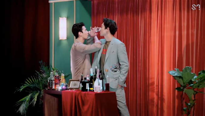 Chanyeol - Sehun và khoảnh khắc uống rượu giao bôi: Fan 'gào thét' vì… tình quá đi thôi!