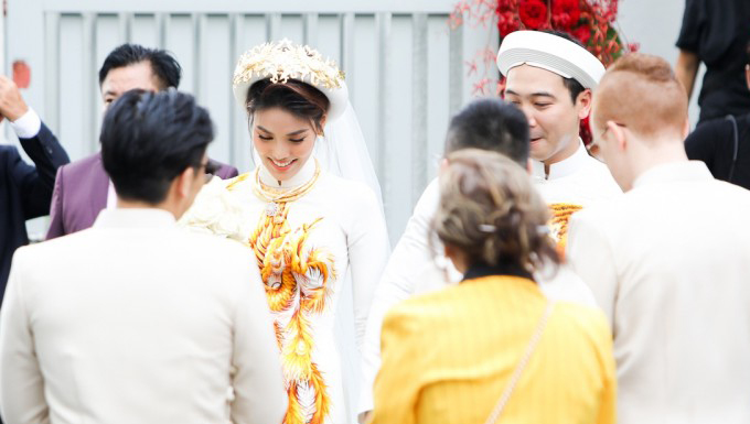 Hot nhất sáng nay: Lan Khuê hạnh phúc rạng ngời sánh vai cùng John Tuấn Nguyễn trong lễ đính hôn!