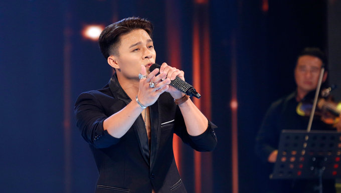 Soái ca Việt kiều Henry Nguyễn gây “sóng gió” với phong cách hát “bolero 007”