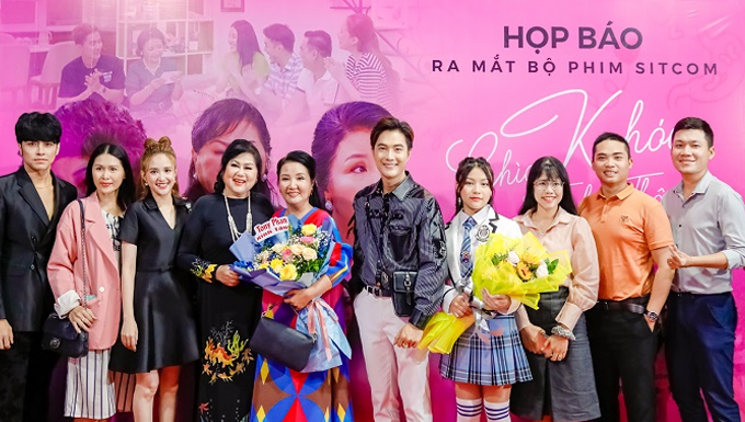 Nghệ sĩ Tấn Thi, Phi Phụng, Ngân Quỳnh, La Mindu xuất hiện tại họp báo ra mắt phim sitcom Chìa Khóa Tình Thân