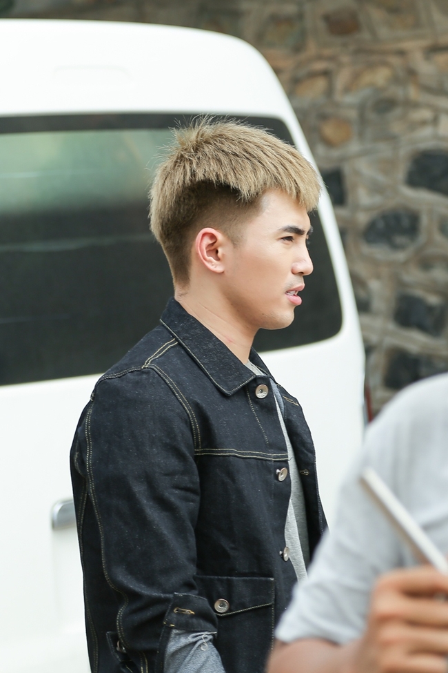 đội Nắng 40 độ Suốt Nhiều Giờ Will Vẫn Quyết Tam đứng Chờ Người Yeu