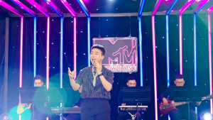 “Hit-Maker” Bùi Công Nam “một lần hát hết” loạt ca khúc đình đám do chính mình sáng tác tại MTV Showcase